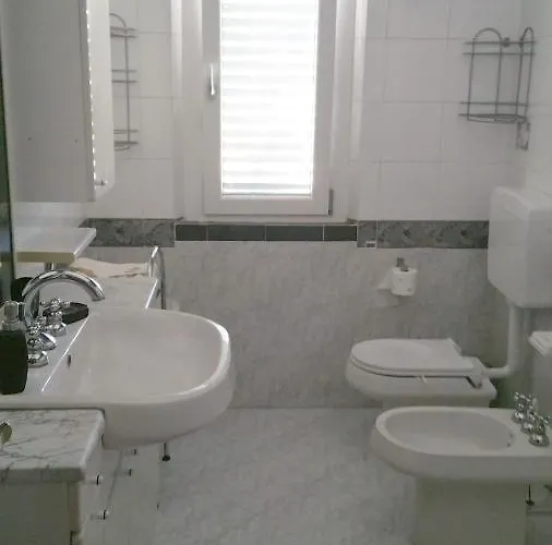 Queen Elizabeth - 3* Argenta