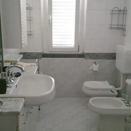 Queen Elizabeth - 3* Argenta