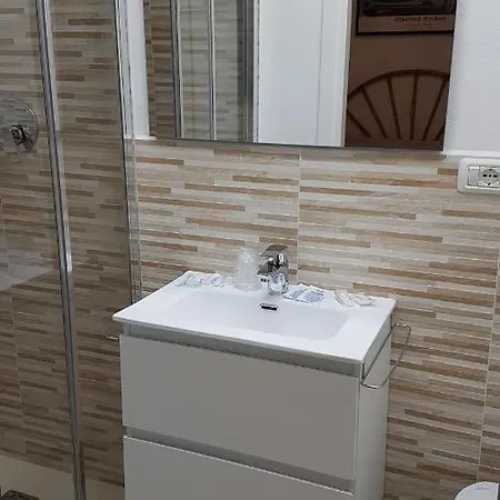 Queen Elizabeth - 3*