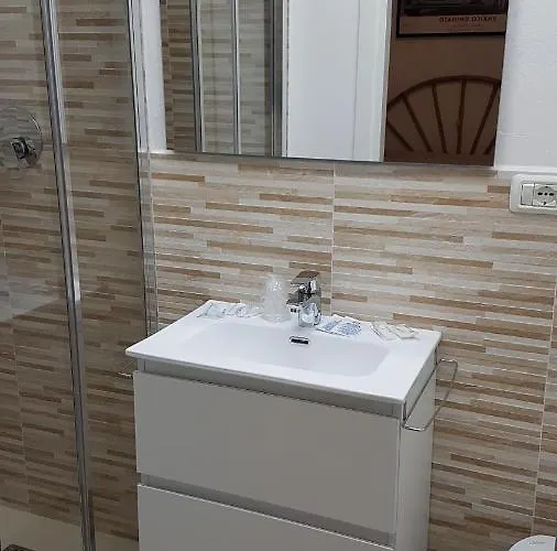 Queen Elizabeth - 3*