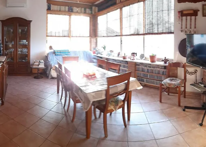 Queen Elizabeth - 3* Argenta